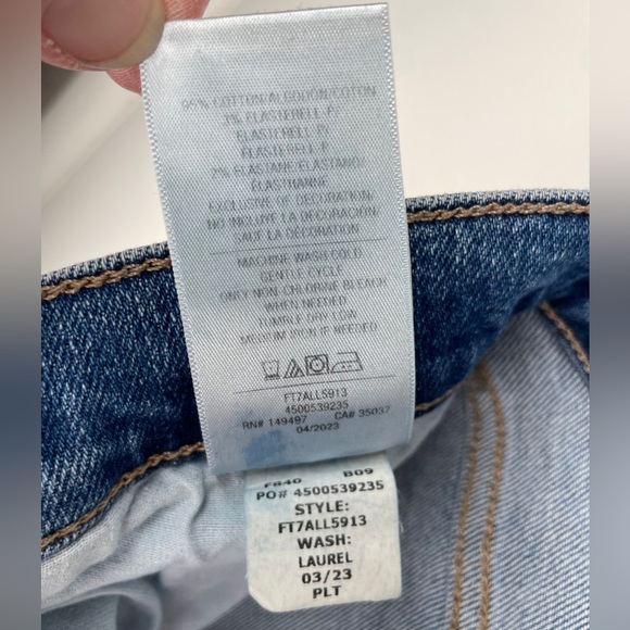 Favorite Daughter The Valentina Shortie Jean in Laurel Size 24 Raw Hem High Rise - Picture 11 of 13